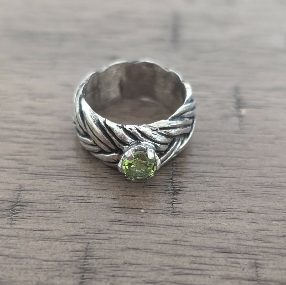 BBK Sterling Silver Peridot ring